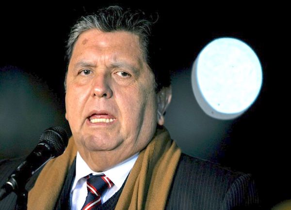 Ex presidente de Perú muere tras dispararse un tiro en la cabeza