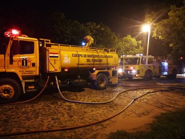 Incendio en vivienda de barrio Herrera | Paraguay en Noticias 
