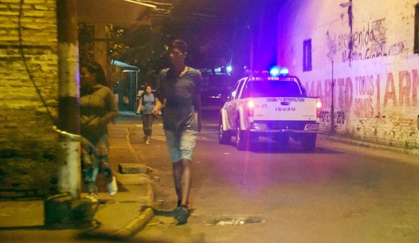 Hincha baleado en zona de Kambala está grave y podría quedar paralítico - Edicion Impresa - ABC Color