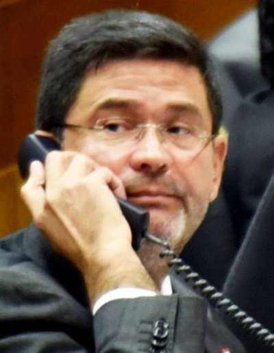 Dinero de los contribuyentes usado para pagar a domésticos de políticos - Edicion Impresa - ABC Color
