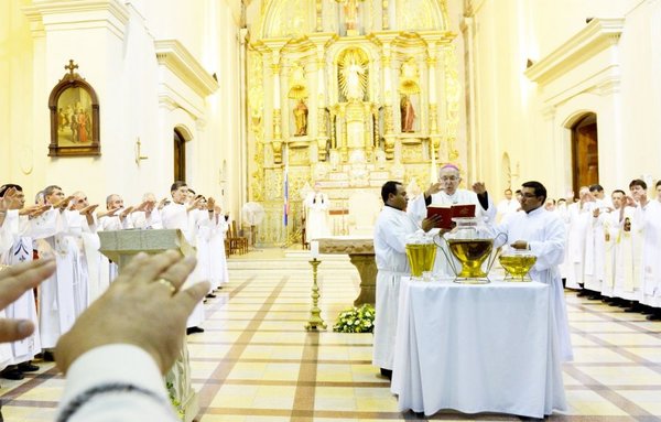 Católicos recuerdan institución de la eucaristía y el sacerdocio - Edicion Impresa - ABC Color