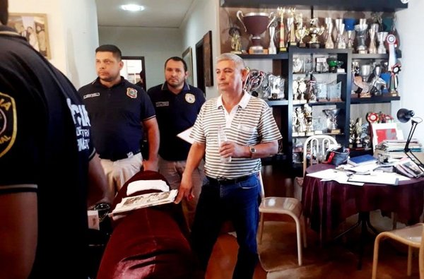 Empresario requerido por el Brasil por contrabando seguirá en prisión - Edicion Impresa - ABC Color