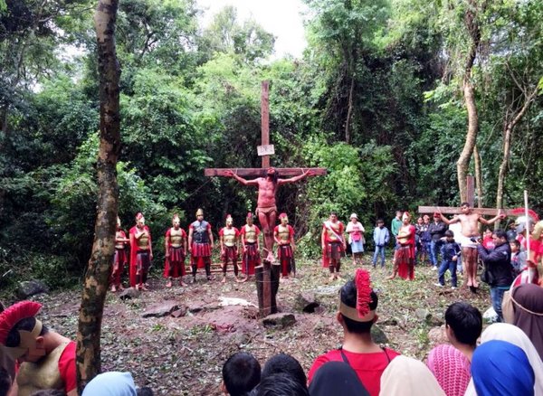 Vía crucis, en Atyrá - Edicion Impresa - ABC Color