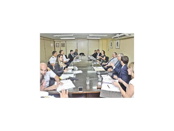 Comisión coordina acciones para abrir paso sobre Yacyretá
