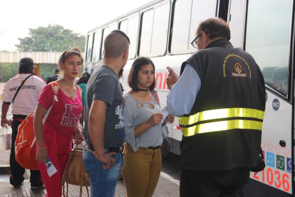 Multan a empresas de transporte por cobro indebido de pasajes - ADN Paraguayo
