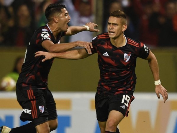 Borré acaba sequía goleadora en el partido 250 de Gallardo en banco