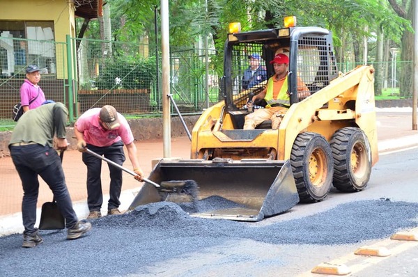 Siguen trabajos de bacheo en principales avenidas esteñas - ADN Paraguayo