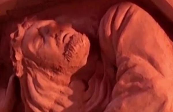 Artista recreó la Pasión de Cristo en la arena - C9N