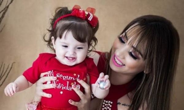 La hija de Marilina ya ayuda en la cocina