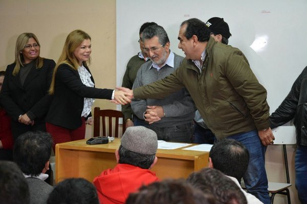 Organizaciones sociales y trabajadores de CDE apoyan gestión de Sandra Zacarías. - Churero.com