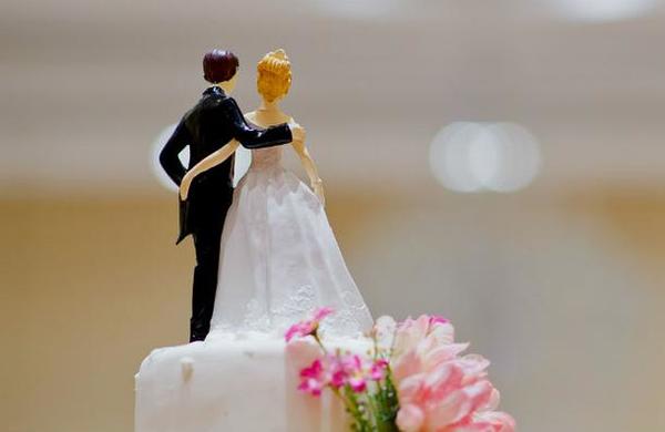 Novia perdió su pelo como consecuencia del estrés por su matrimonio...en el que salió todo mal - C9N