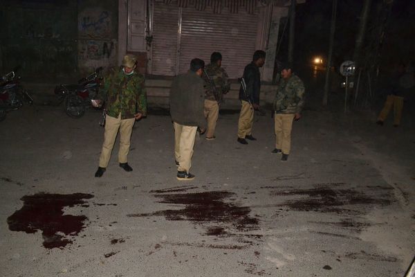 Hombres armados matan al menos 14 pasajeros de buses en Pakistán