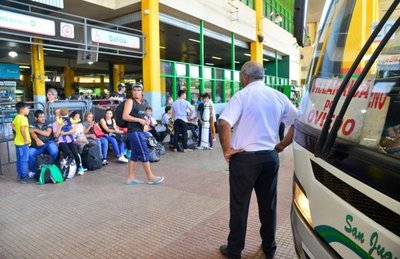 Disminuye viajeros en TOA | Paraguay en Noticias 