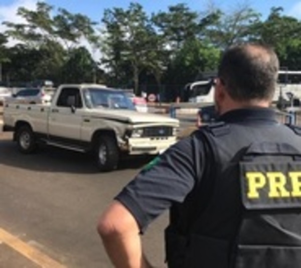 Cae paraguayo que quiso pasar Puente de la Amistad en camioneta robada - Paraguay.com