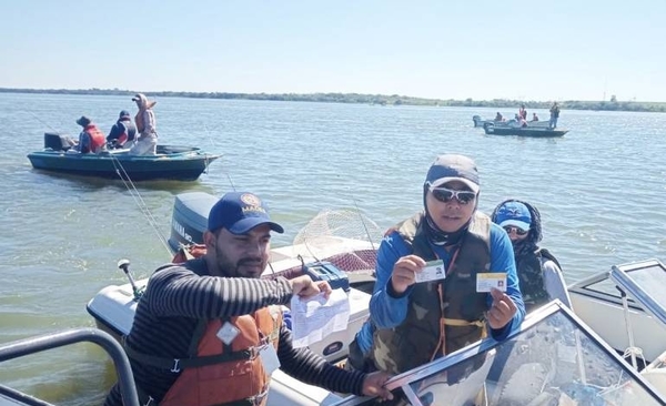 HOY / Autoridades ambientales realizan controles en aguas del río Paraná