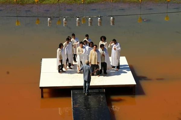 Ensayan las estatuas vivientes en Tañarandy | Paraguay en Noticias