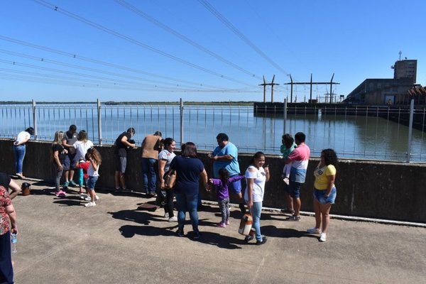 Turistas visitan Ayolas - Nacionales - ABC Color