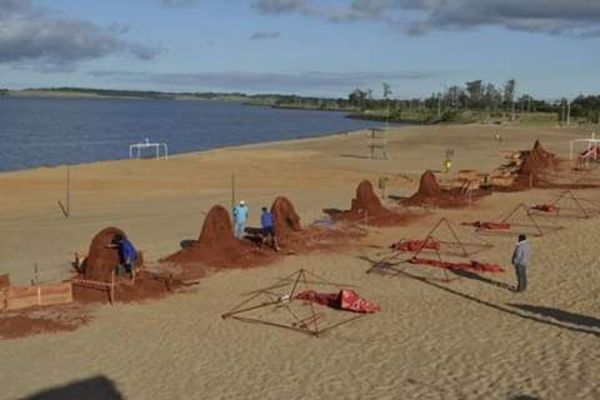 Vía Crusis de escultores de arena en Itapúa | Paraguay en Noticias
