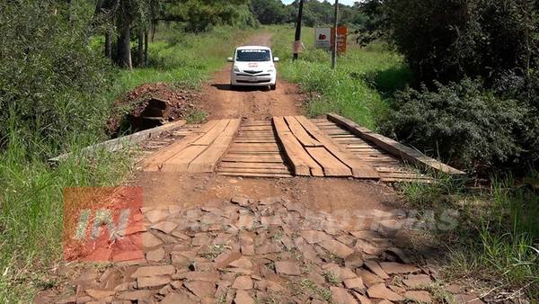 ASÍ SE ENCUENTRA EL PUENTE DE ACCESO A B° SARITA ENCARNACIÓN.