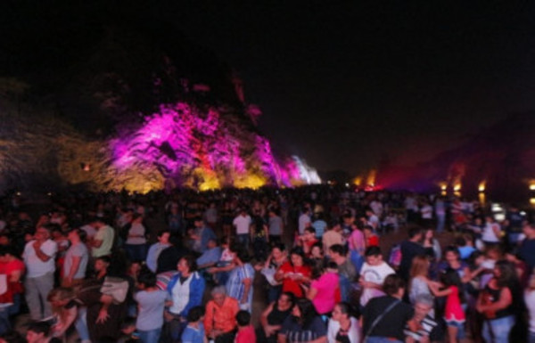 Con masiva concurrencia se desarrolló el Vía Crucis en el Cerro Ñemby - Radio 1000 AM