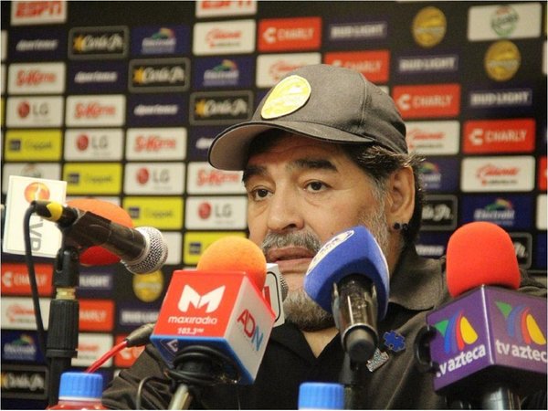 Maradona da marcha atrás y asegura estar a muerte con Dorados