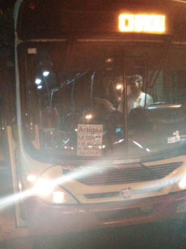 Escasez de buses por la noche - Cronicas Ciudadanas - ABC Color