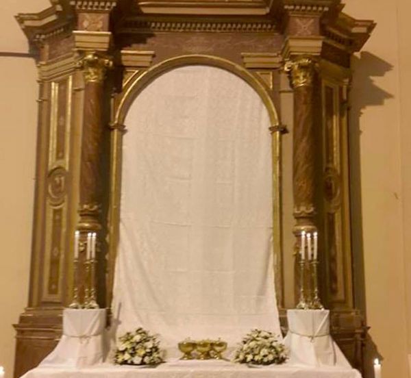 Hacia el calvario, sin altar