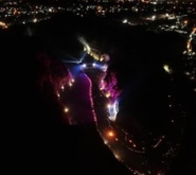 El cerro Ñemby brilló con un emotivo e imponente viacrucis - Paraguay.com