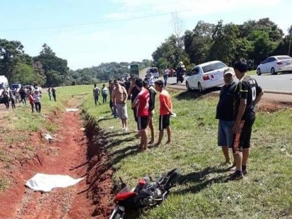 Hermanas que iban en moto fueron arrolladas por un micro