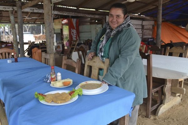 Vendedores de pescados del Puente Remanso invitan a comprar sus productos » Ñanduti