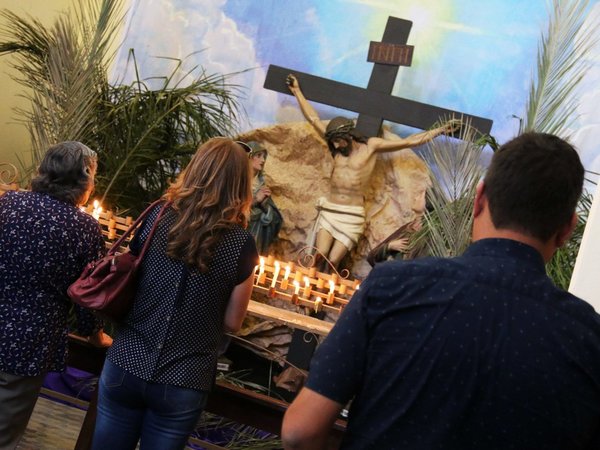 Asunción: Miles de devotos realizan el popular recorrido de las siete iglesias  | Paraguay en Noticias 