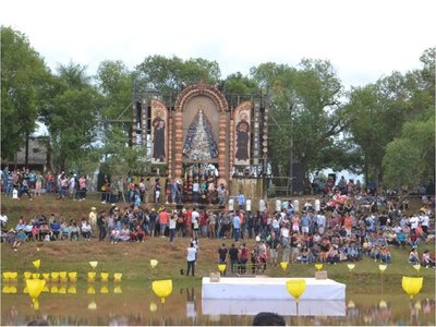 Tañarandy: Miles de visitantes esperan exhibición de retablo