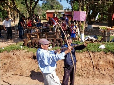 Celebran Día del Indio Americano con feria de productos