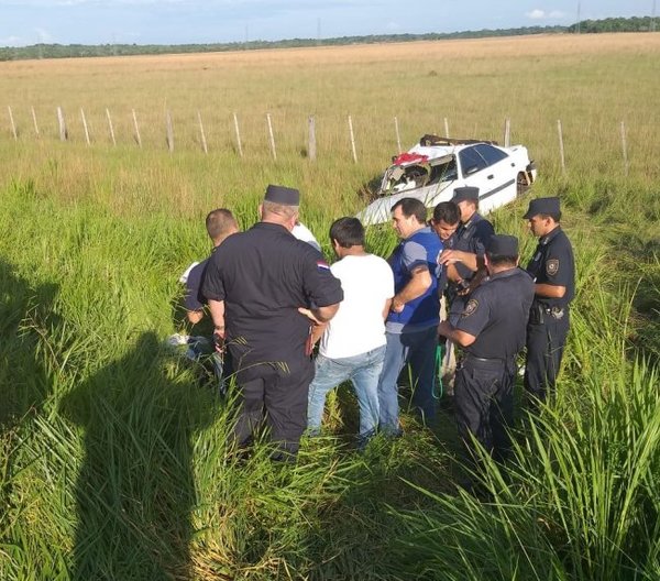 Fallecen 4 personas en vuelco de vehículo - Nacionales - ABC Color