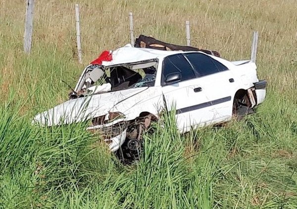 Ñandereja 4 personas en vuelco fatal en ruta
