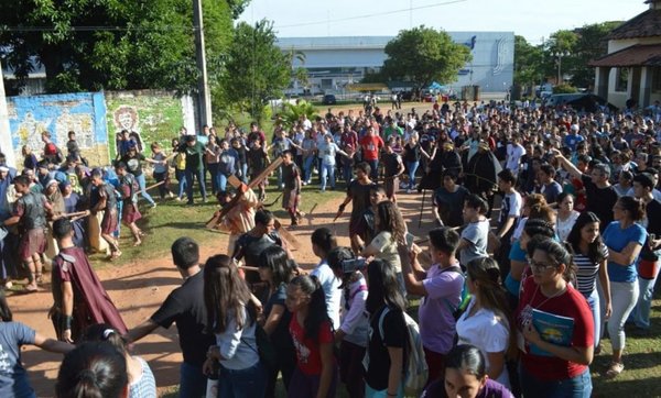 Viacrucis en Domingo Savio - Edicion Impresa - ABC Color