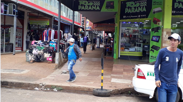 Ni Semana Santa le dio respiro al comercio de Encarnación - ADN Paraguayo