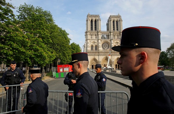 Un cortocircuito es la causa probable del incendio de la catedral de Notre Dame - ADN Paraguayo