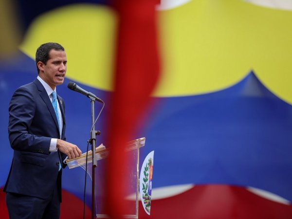 Guaidó invita a la marcha "más grande"  para desalojar a Maduro
