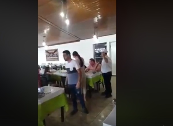 Escrachan a Javier Zacarías y familia en Brasil