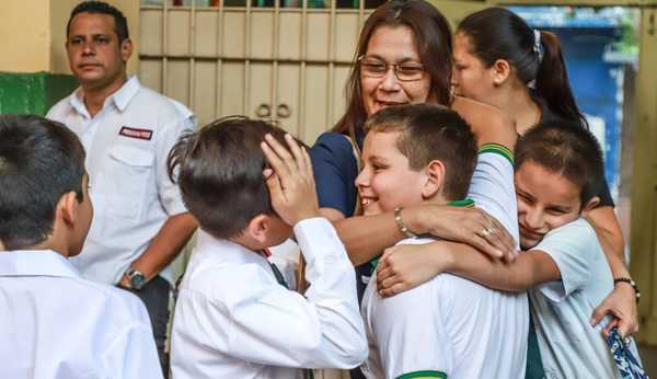 Otorgarán premio a la excelencia educativa en Itauguá | Paraguay en Noticias
