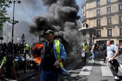Disturbios entre radicales y policía en la protesta de “chalecos amarillos” | .::Agencia IP::.