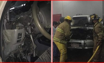 Susto por incendio de vehículo en estacionamiento