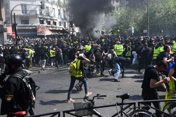 Primeras escaramuzas en París en nueva jornada de protestas de “chalecos amarillos”