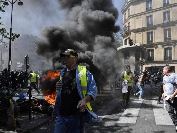 Disturbios entre radicales y Policía en la protesta de chalecos amarillos