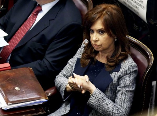 La expresidenta argentina Cristina Fernández viaja a Cuba para ver a su hija - Internacionales - ABC Color