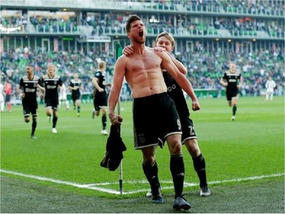 Huntelaar redondea la semana mágica del Ajax