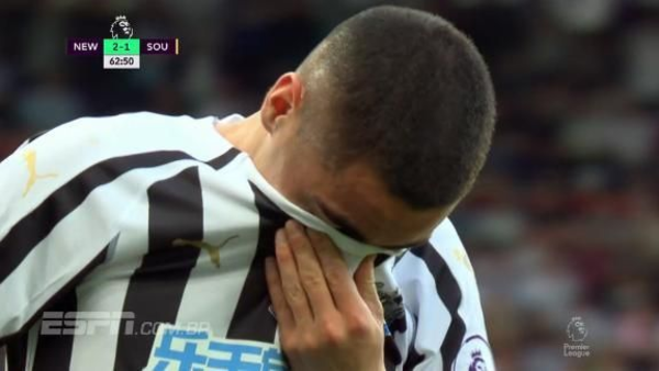 Almirón abandonó en lágrimas el Saint James Park