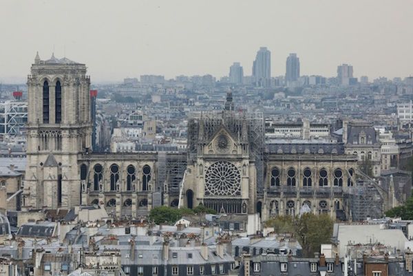Notre Dame está “casi a salvo”, según ministro francés de Cultura