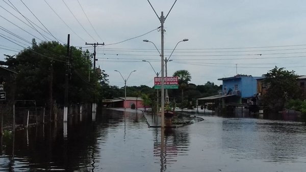 Bomberos llevaron aporte a pobladores de Nanawa | Paraguay en Noticias